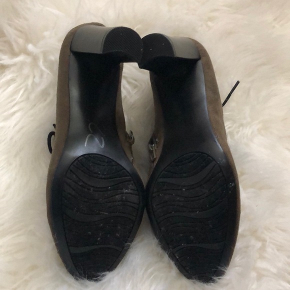 Ankle heels - Picture 4 of 5